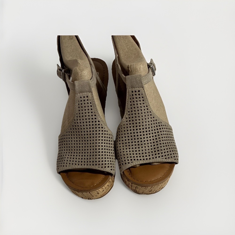 Franco Sarto Beige Suede Wedge Sandals Open Toe Ankle Strap Buckle 7.5 M